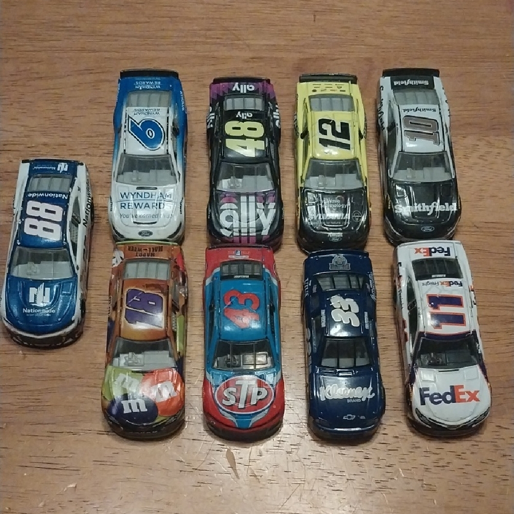 Die-Cast Toy Race Car Set - Assorted Colors